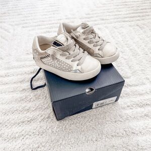 ShuShop Toddler Girl Size 8 - Light Grey Distress Fashion Sneaker